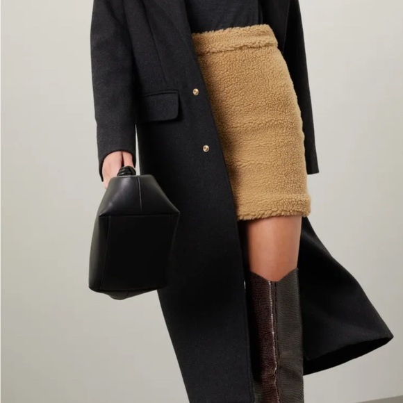 ALIÉTTE 
Faux Fur Mini Skirt Cozy Tan Sherpa Skirt - Picture 1 of 14